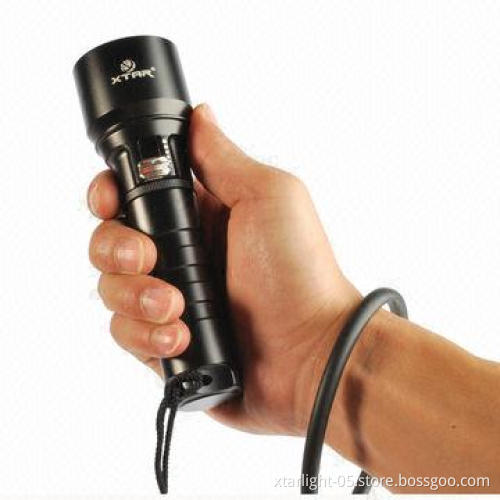 820 Lumen LED U2 Diving Flashlight (D06 U2)